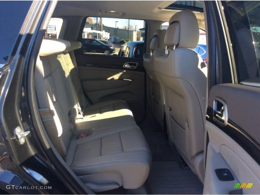 2011 Grand Cherokee Laredo X Package 4x4 - Dark Charcoal Pearl / Dark Graystone/Medium Graystone photo #25