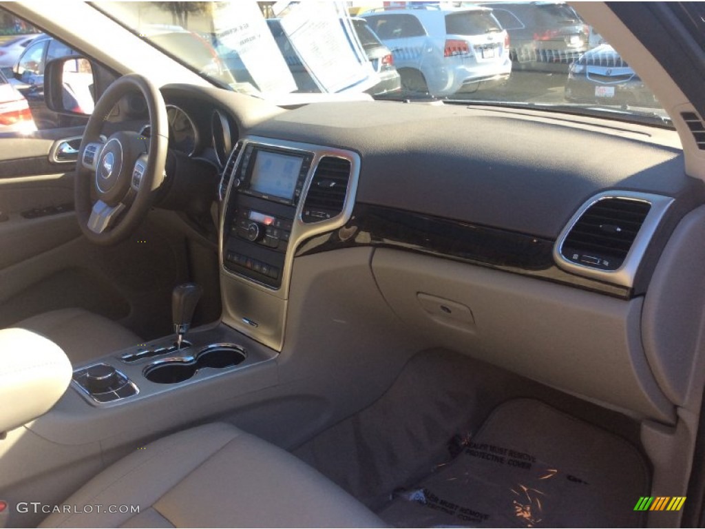 2011 Grand Cherokee Laredo X Package 4x4 - Dark Charcoal Pearl / Dark Graystone/Medium Graystone photo #27