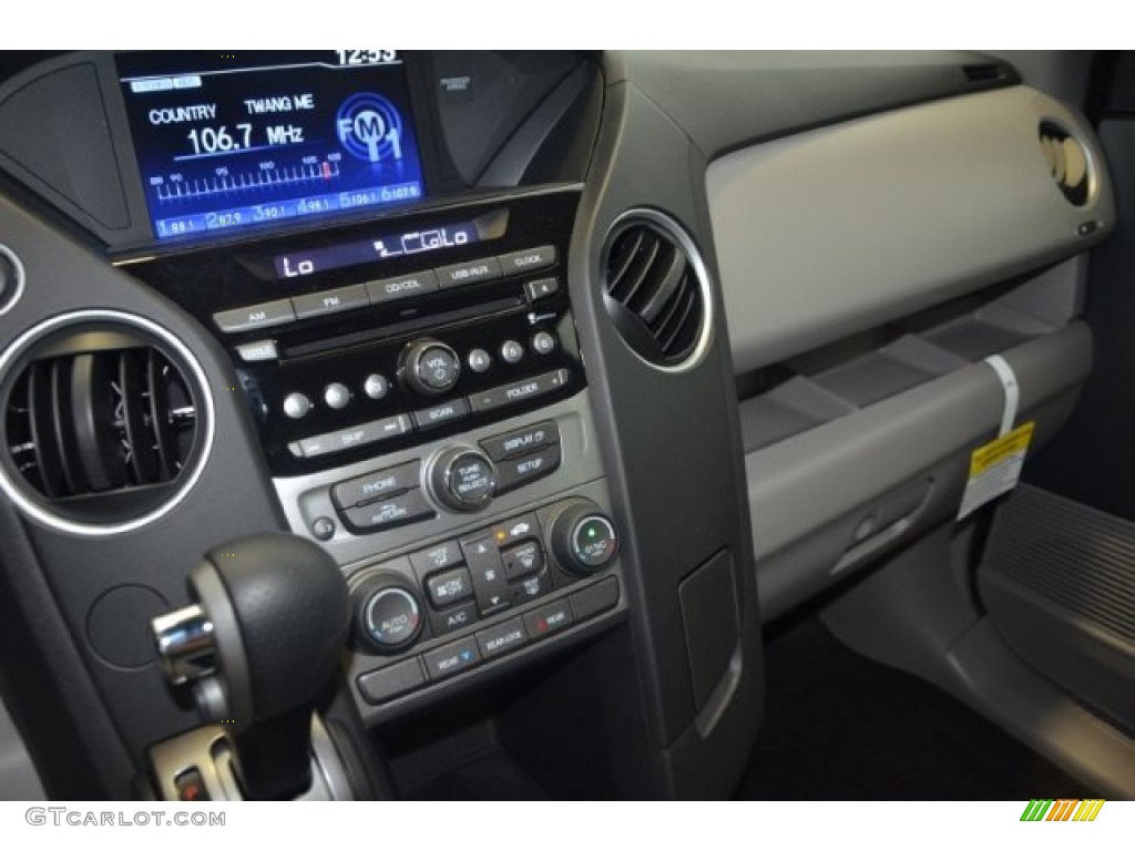 2015 Pilot LX - Crystal Black Pearl / Gray photo #11