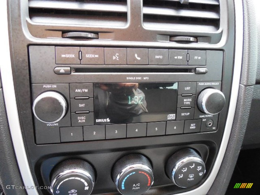 2011 Caliber Mainstreet - Bright White / Dark Slate Gray photo #20