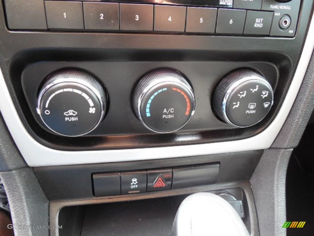 2011 Caliber Mainstreet - Bright White / Dark Slate Gray photo #21