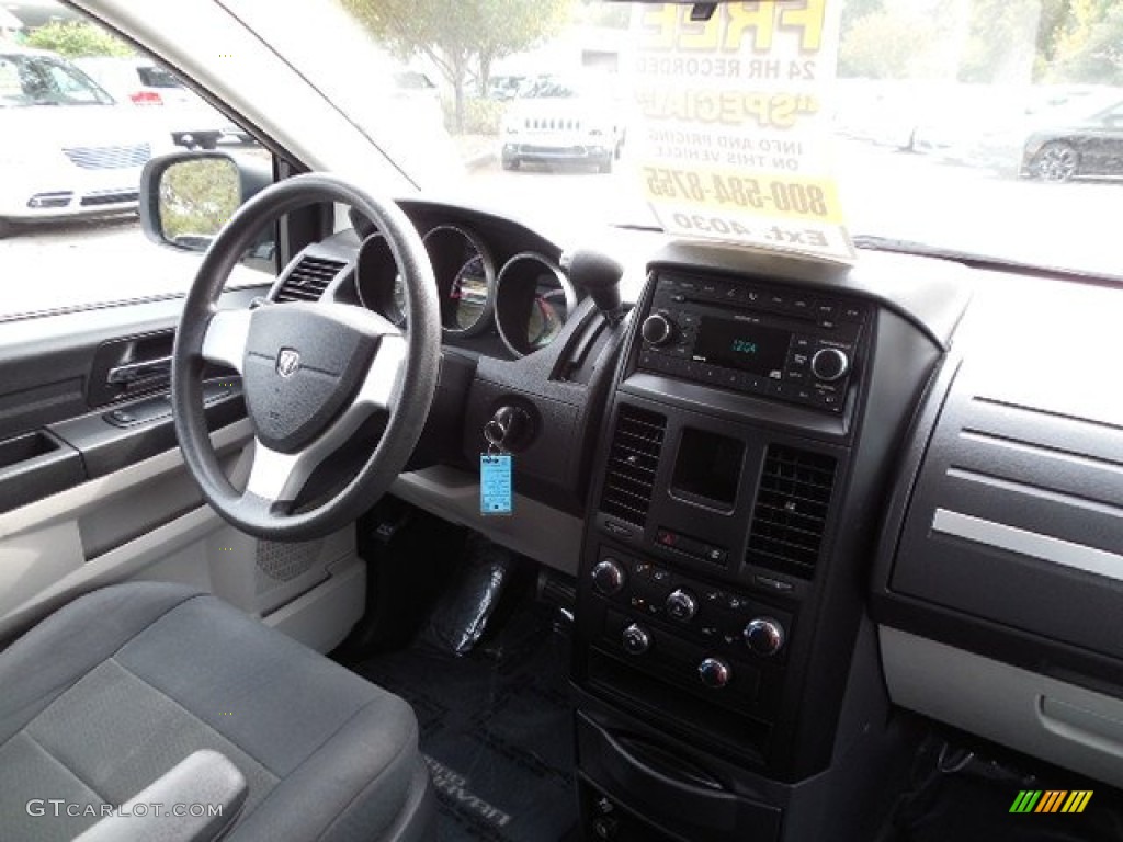 2008 Grand Caravan SE - Light Sandstone Metallic / Dark Slate/Light Shale photo #13