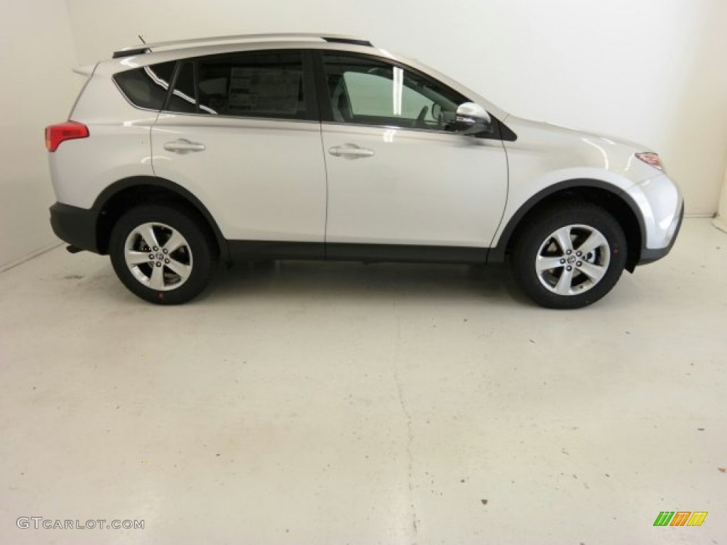 2015 RAV4 XLE - Classic Silver Metallic / Ash photo #1