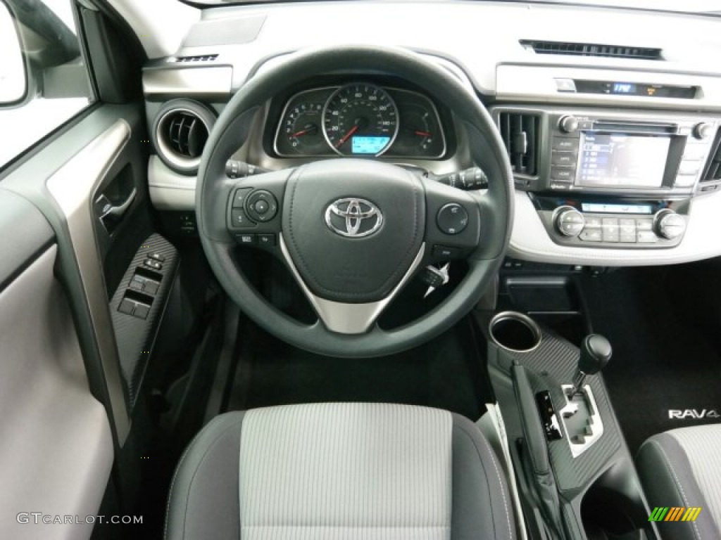 2015 RAV4 XLE - Classic Silver Metallic / Ash photo #13