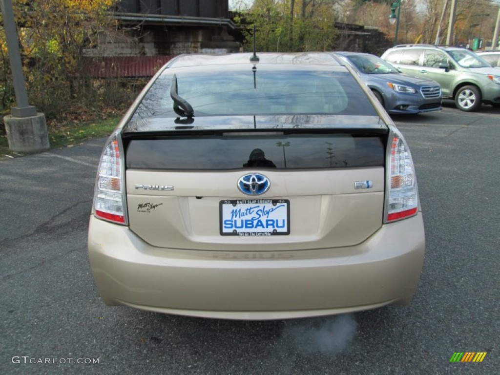 2010 Prius Hybrid V - Sandy Beach Metallic / Bisque photo #7