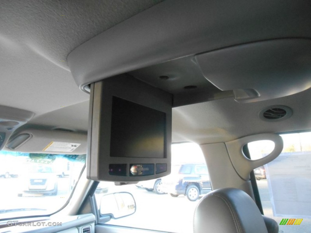 2004 Escalade AWD - Quicksilver / Pewter Gray photo #19