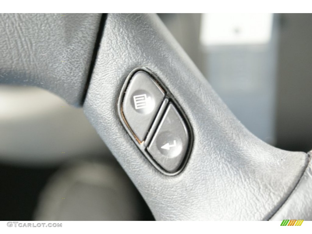 2003 Envoy SLT - Pewter Metallic / Medium Pewter photo #35