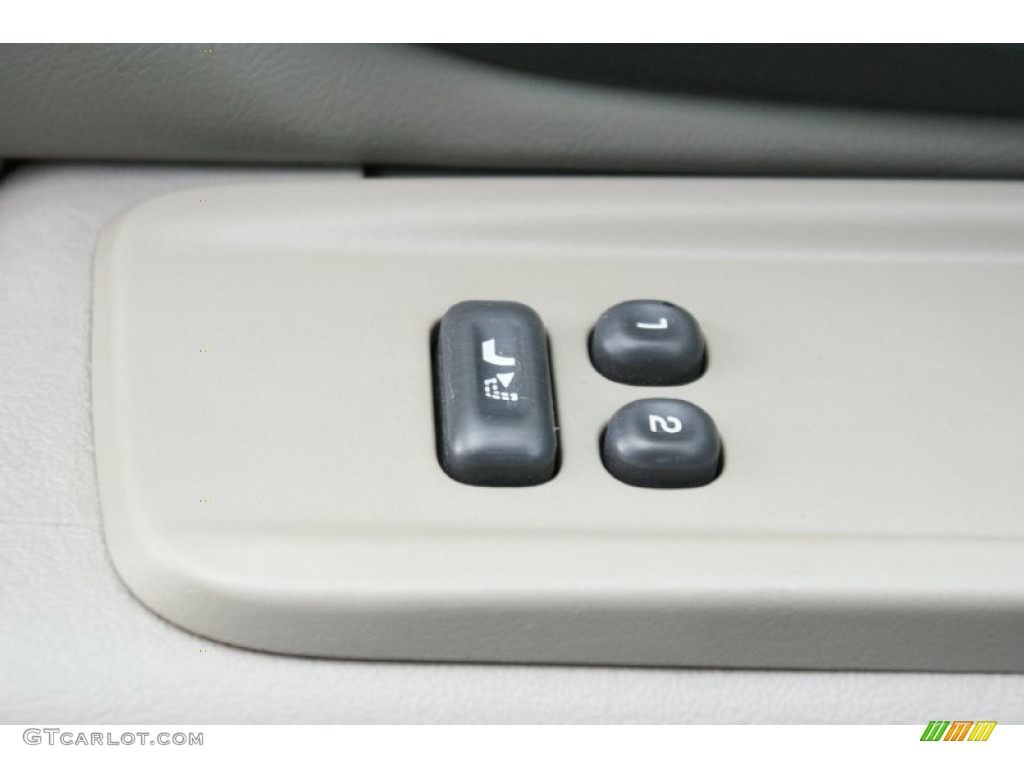2003 Envoy SLT - Pewter Metallic / Medium Pewter photo #40