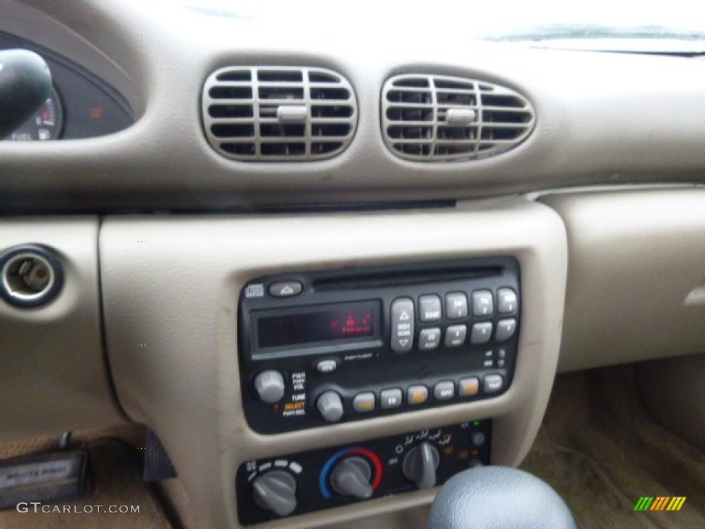 2002 Pontiac Sunfire SE Coupe Controls Photos