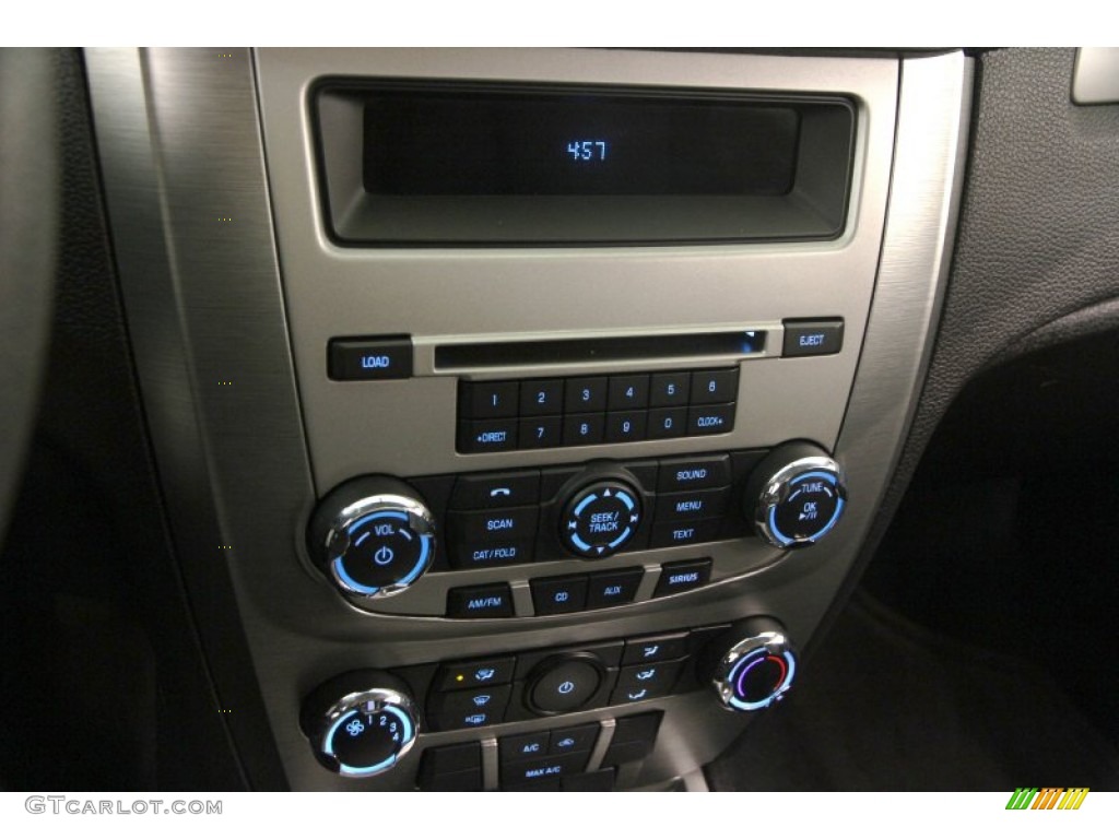2012 Ford Fusion SE Controls Photos