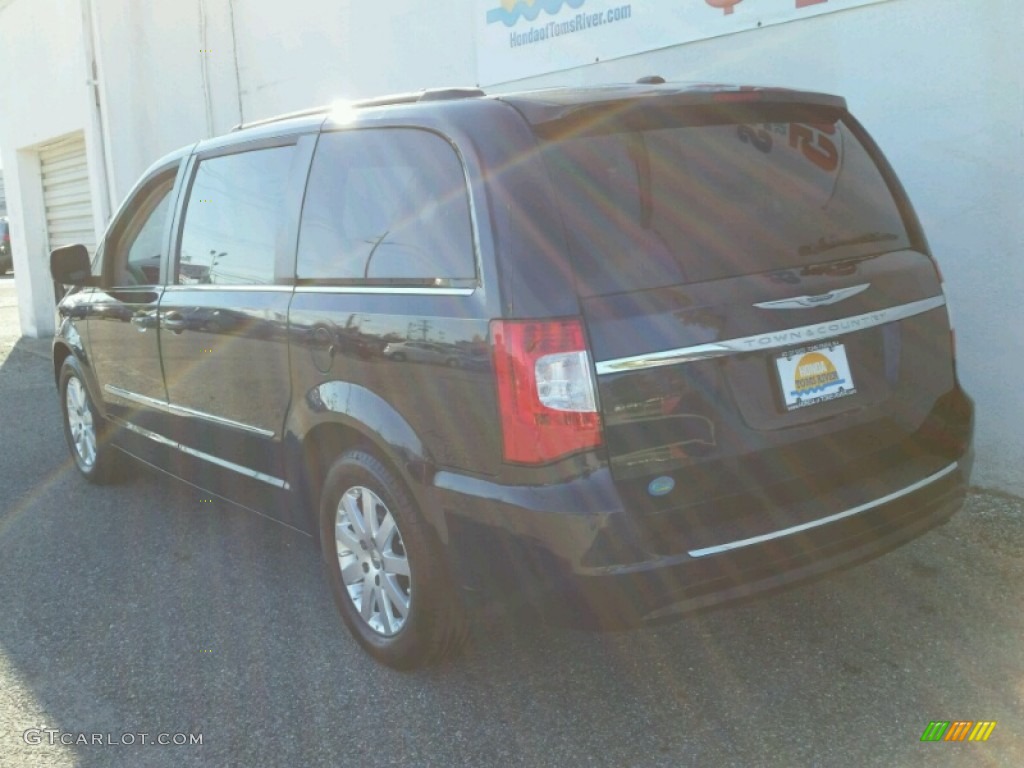 2011 Town & Country Touring - L - Blackberry Pearl / Black/Light Graystone photo #7