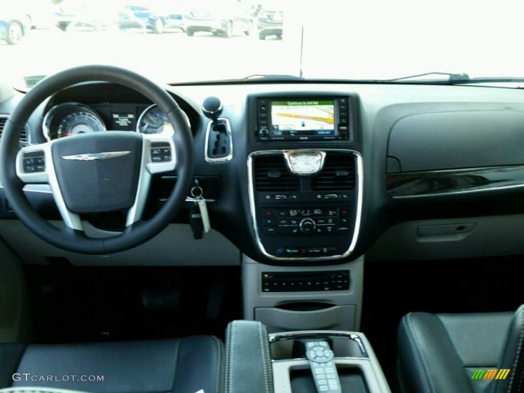 2011 Town & Country Touring - L - Blackberry Pearl / Black/Light Graystone photo #12