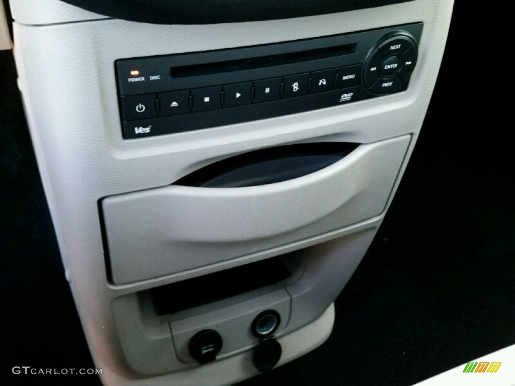 2011 Town & Country Touring - L - Blackberry Pearl / Black/Light Graystone photo #18