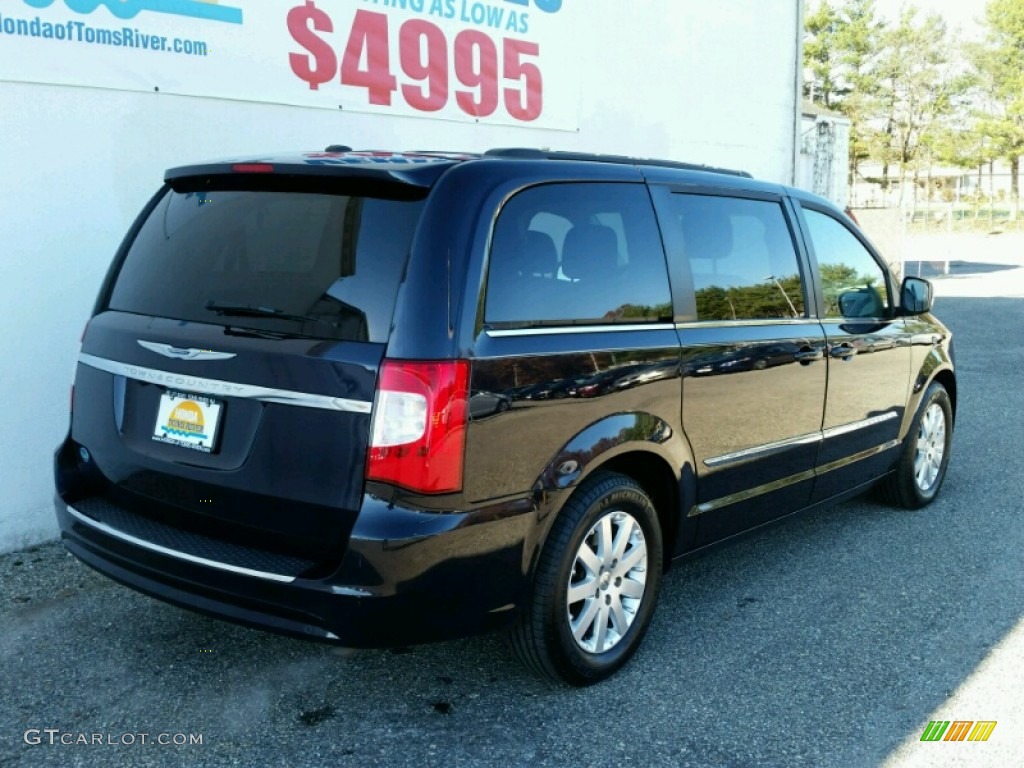 2011 Town & Country Touring - L - Blackberry Pearl / Black/Light Graystone photo #23