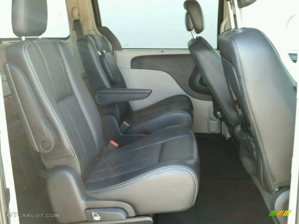 2011 Town & Country Touring - L - Blackberry Pearl / Black/Light Graystone photo #25