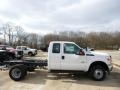 Oxford White - F350 Super Duty XL Super Cab 4x4 Chassis Photo No. 5