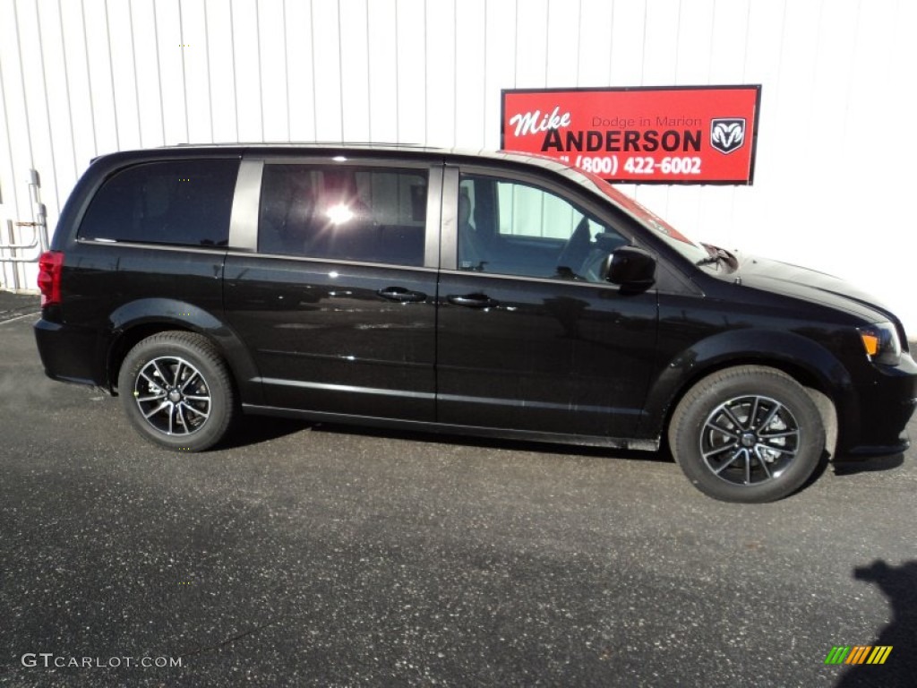 2015 Grand Caravan R/T - Brilliant Black Crystal Pearl / R/T Black photo #2