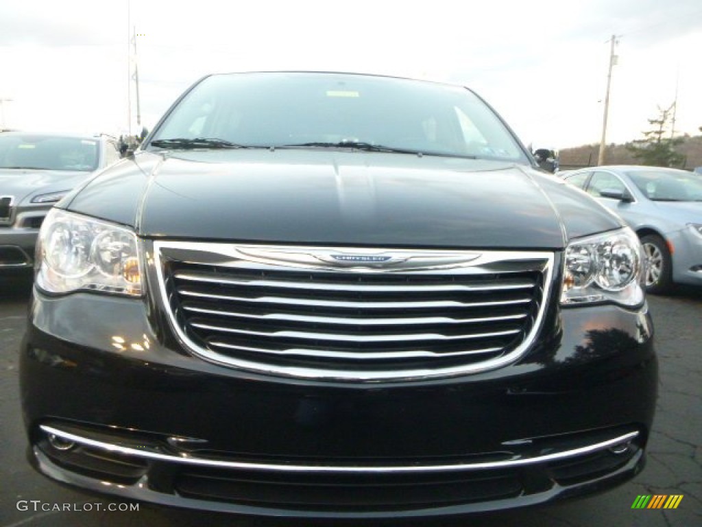 2015 Town & Country Touring-L - Brilliant Black Crystal Pearl / Black/Light Graystone photo #7