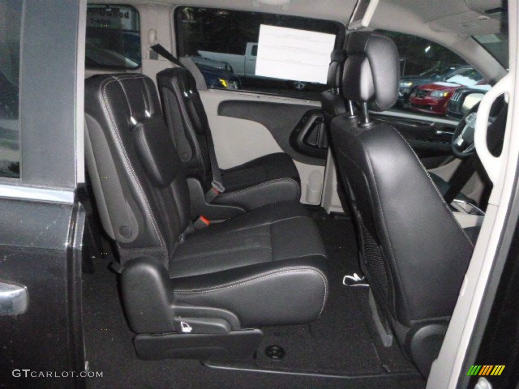 2015 Town & Country Touring-L - Brilliant Black Crystal Pearl / Black/Light Graystone photo #11