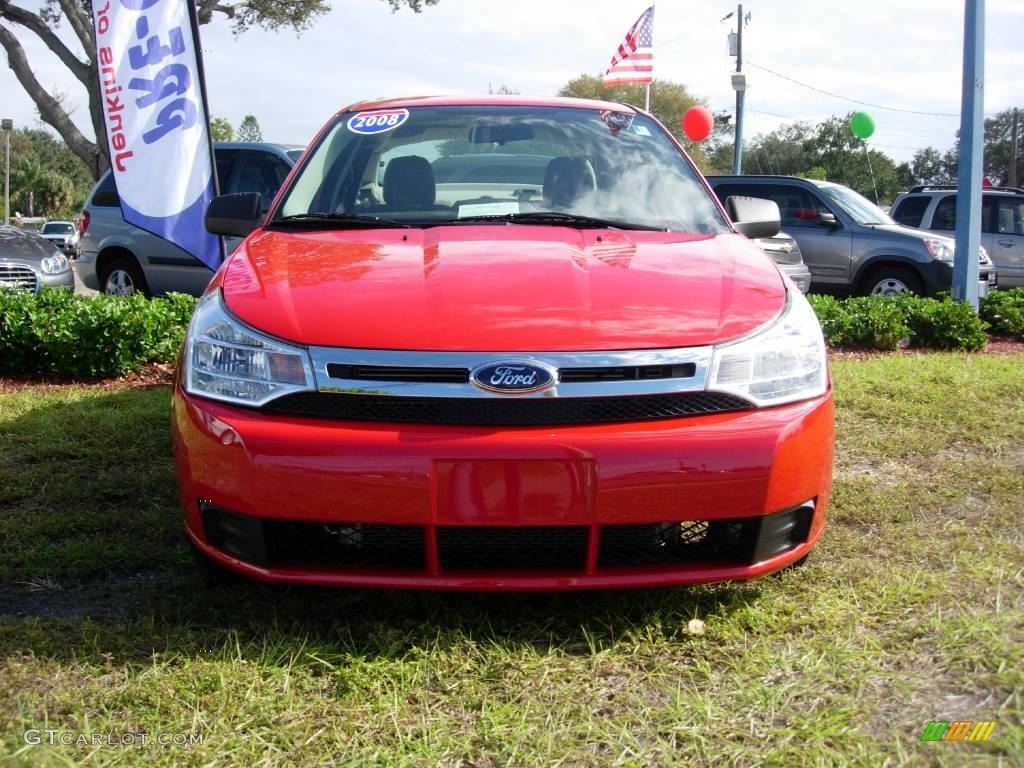 2008 Focus SE Sedan - Vermillion Red / Medium Stone photo #1