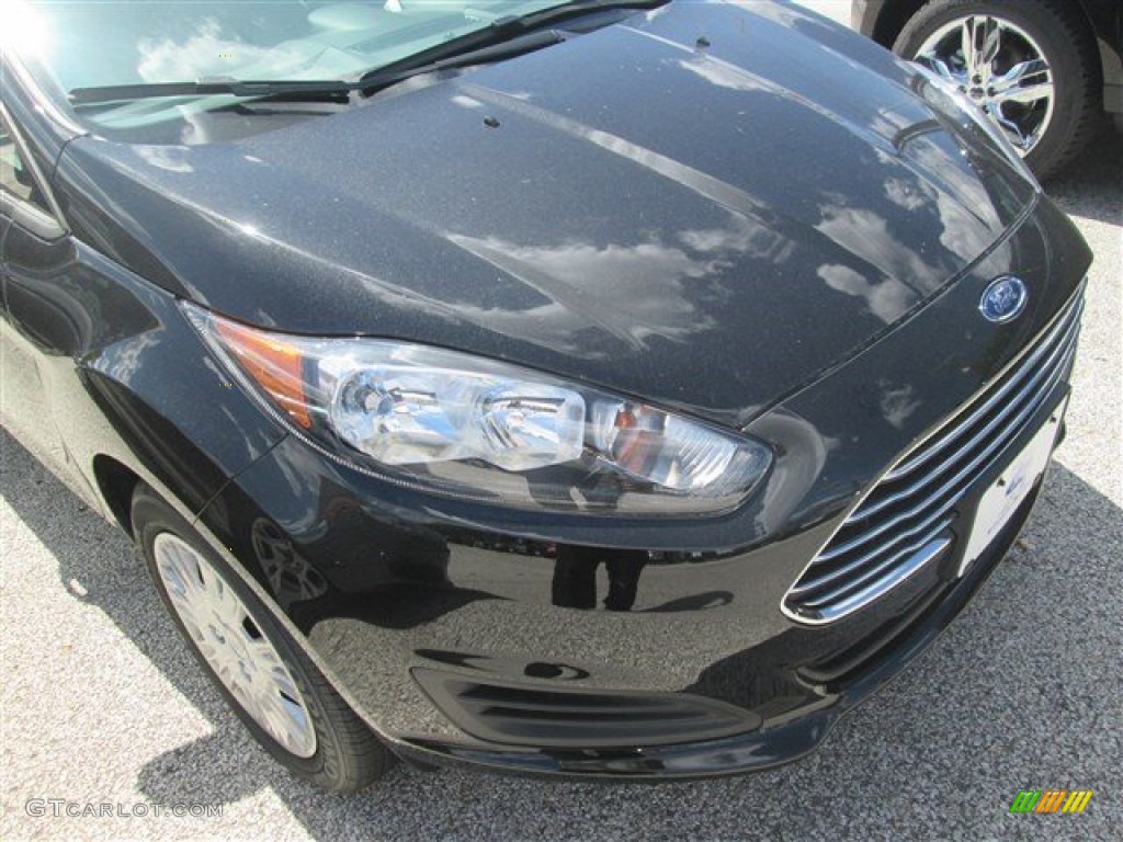 2015 Fiesta S Sedan - Tuxedo Black Metallic / Charcoal Black photo #5