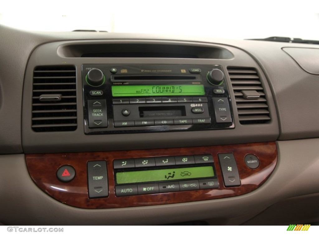 2003 Toyota Camry XLE Controls Photos