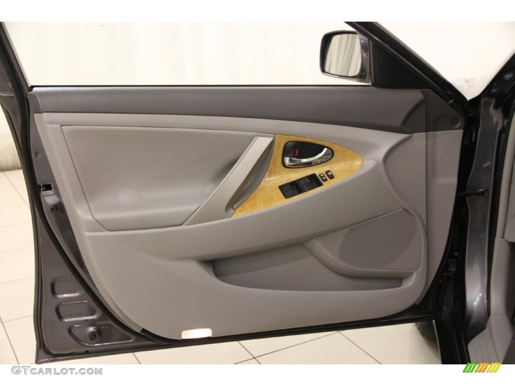 2007 Toyota Camry XLE V6 Ash Door Panel Photo #99367069