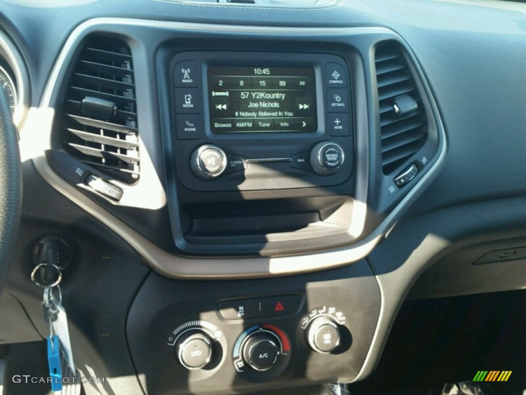 2015 Jeep Cherokee Sport 4x4 Controls Photo #99372049