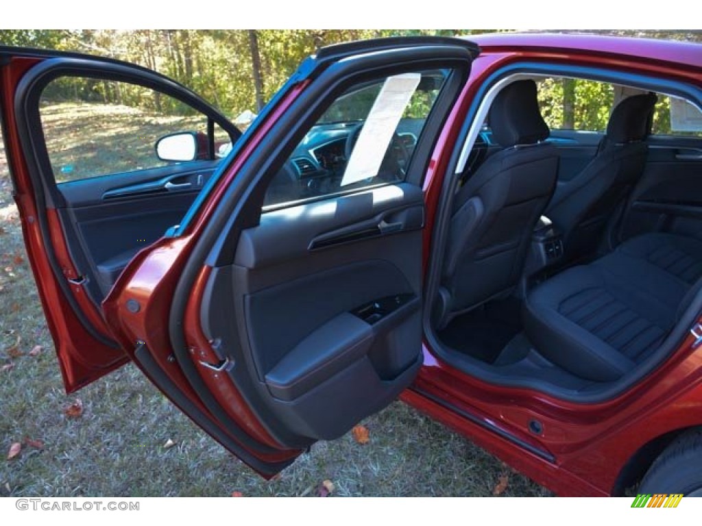 2015 Fusion SE - Ruby Red Metallic / Charcoal Black photo #9