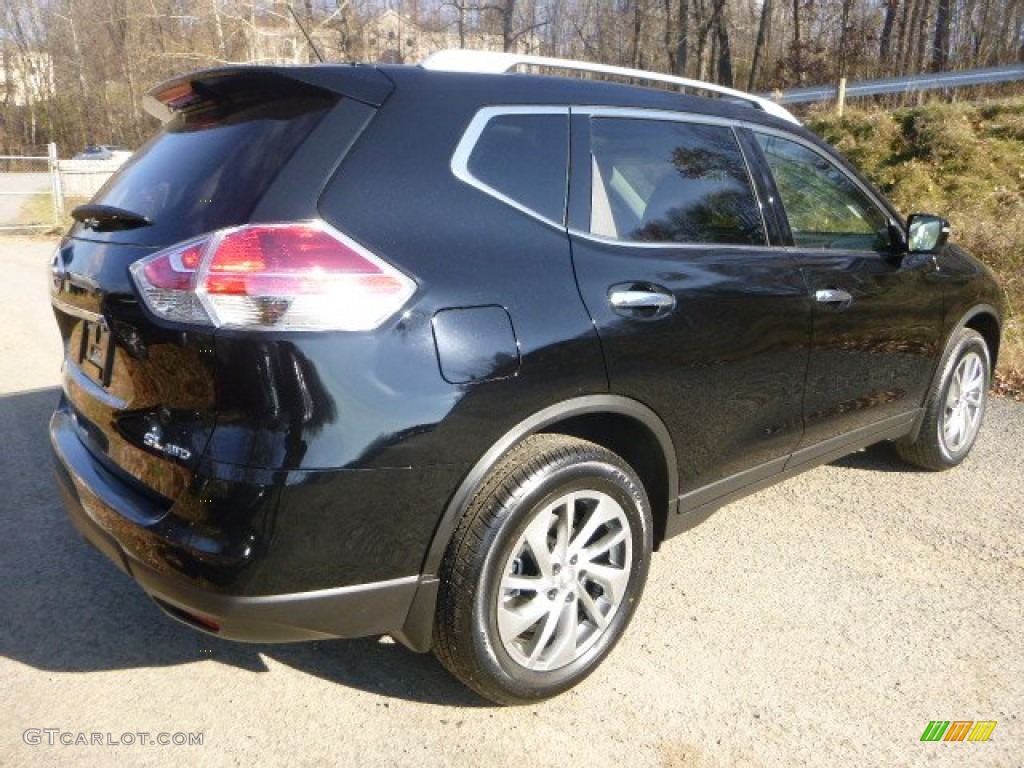 2015 Rogue SL AWD - Super Black / Almond photo #3