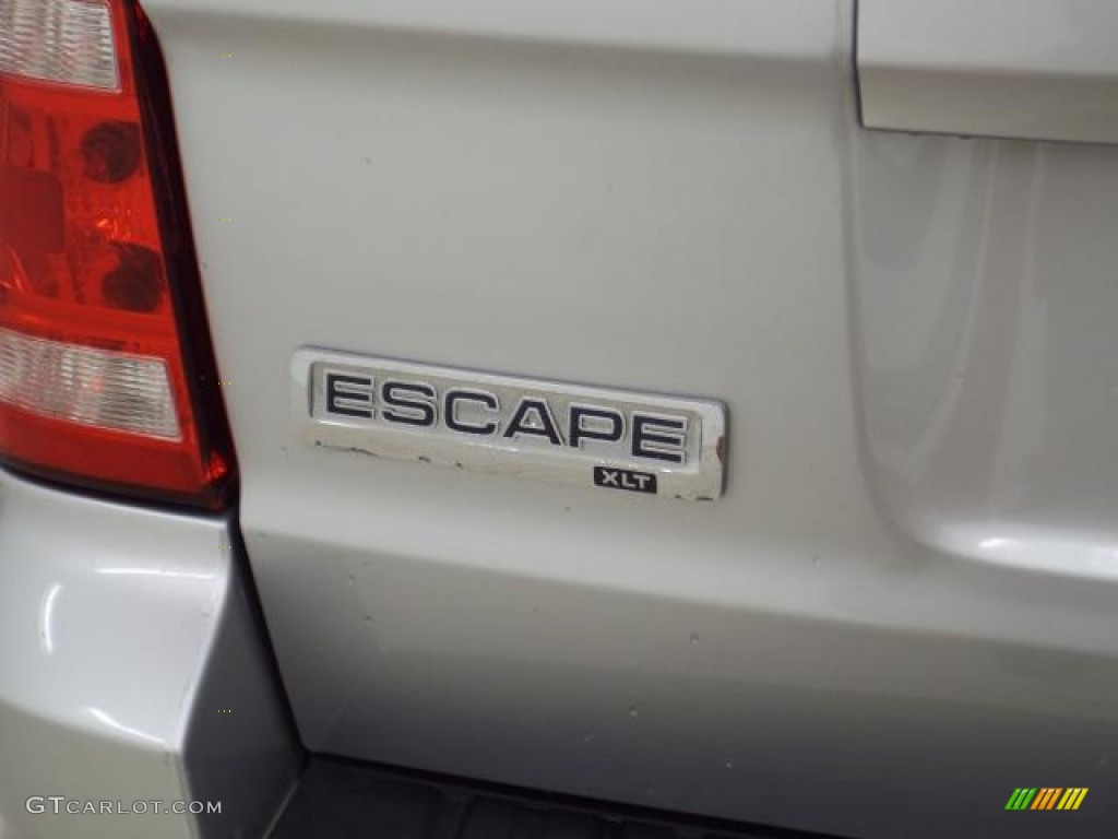 2010 Escape XLT V6 4WD - Ingot Silver Metallic / Charcoal Black photo #38