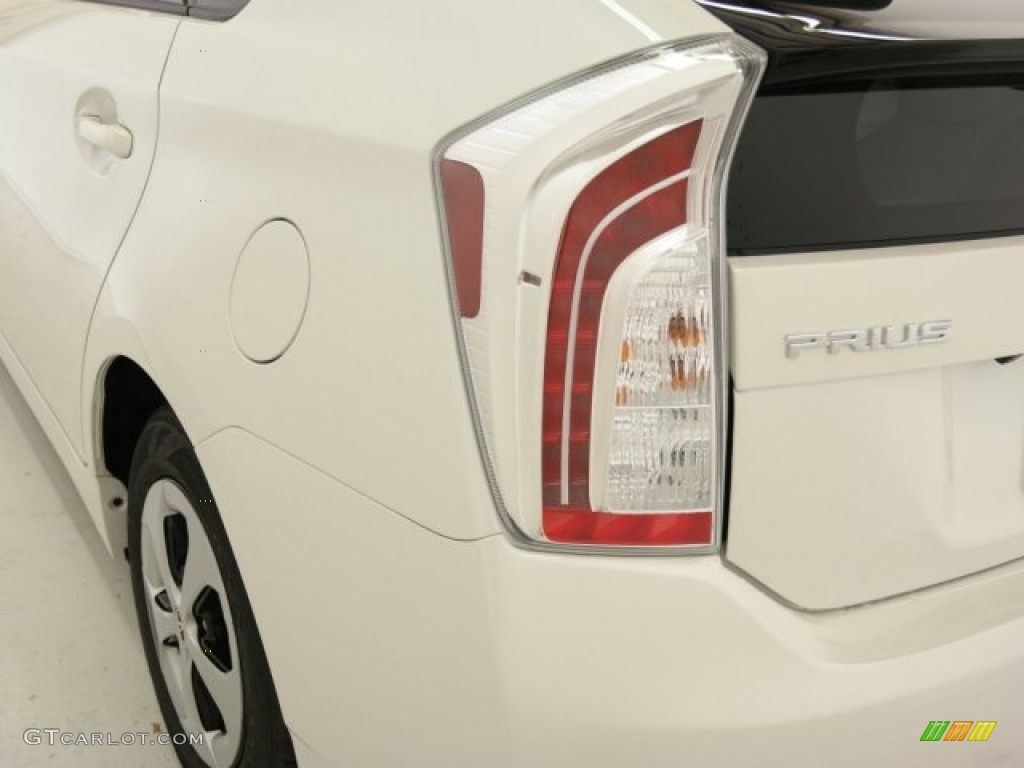 2015 Prius Three Hybrid - Blizzard Pearl / Bisque photo #7