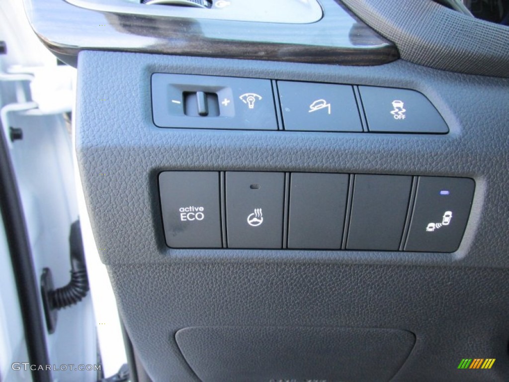 2015 Hyundai Santa Fe Sport 2.0T Controls Photos