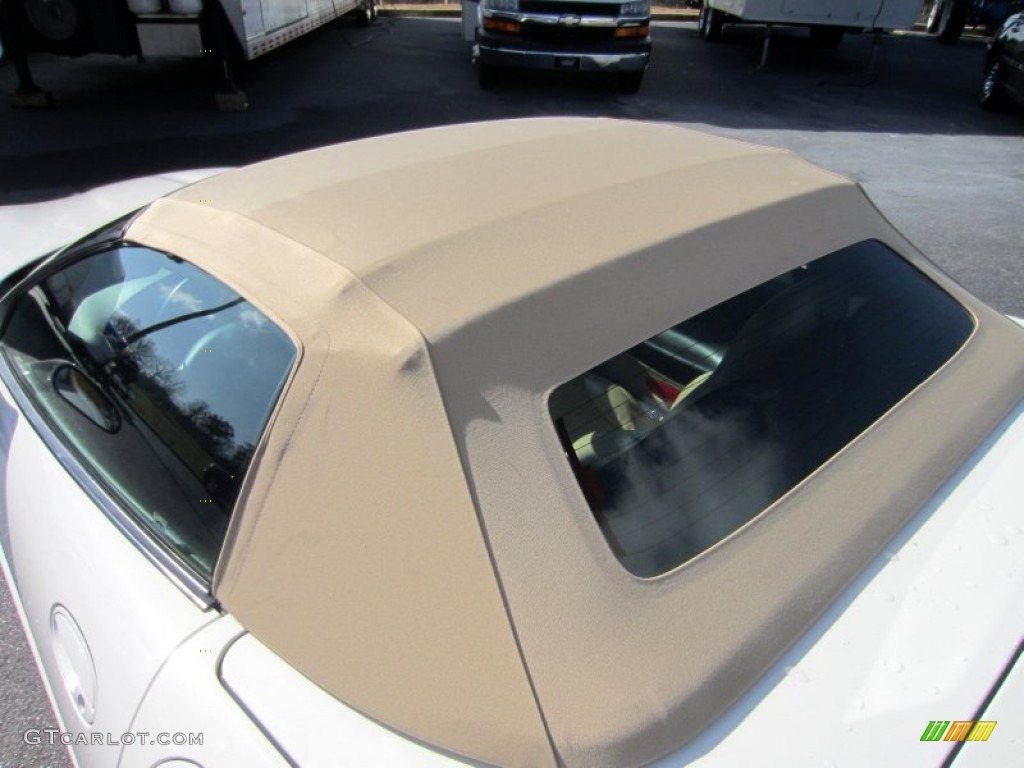 2001 Corvette Convertible - Speedway White / Light Oak photo #10