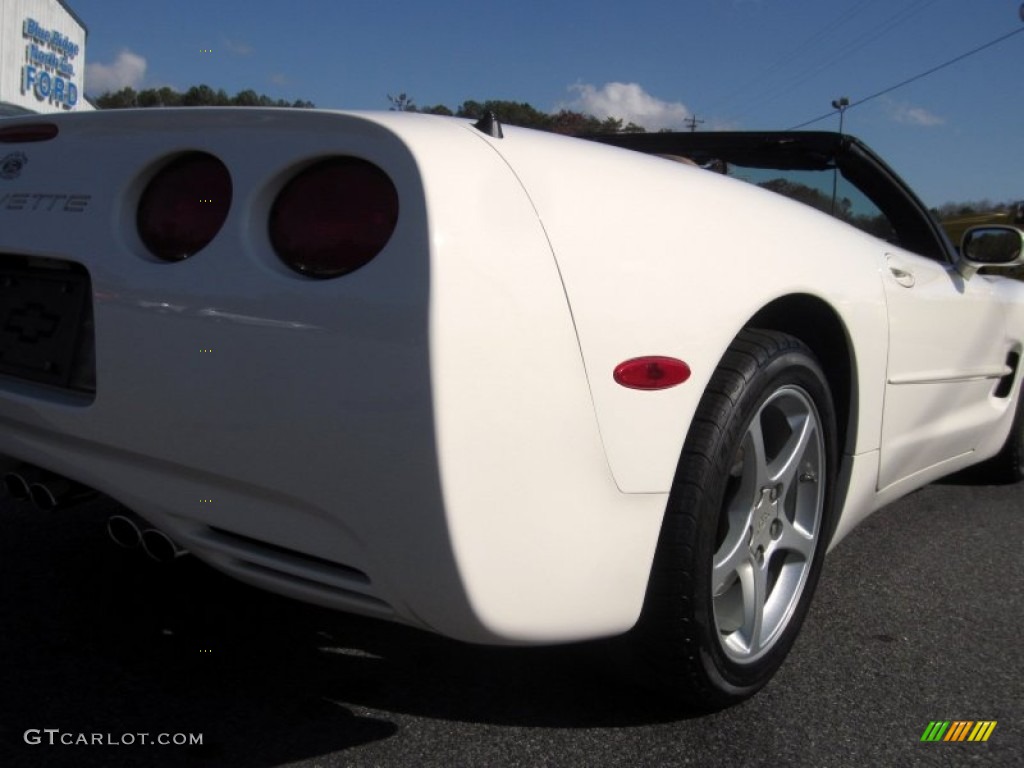 2001 Corvette Convertible - Speedway White / Light Oak photo #32