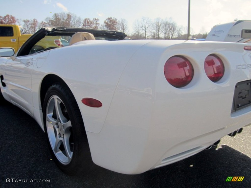 2001 Corvette Convertible - Speedway White / Light Oak photo #33