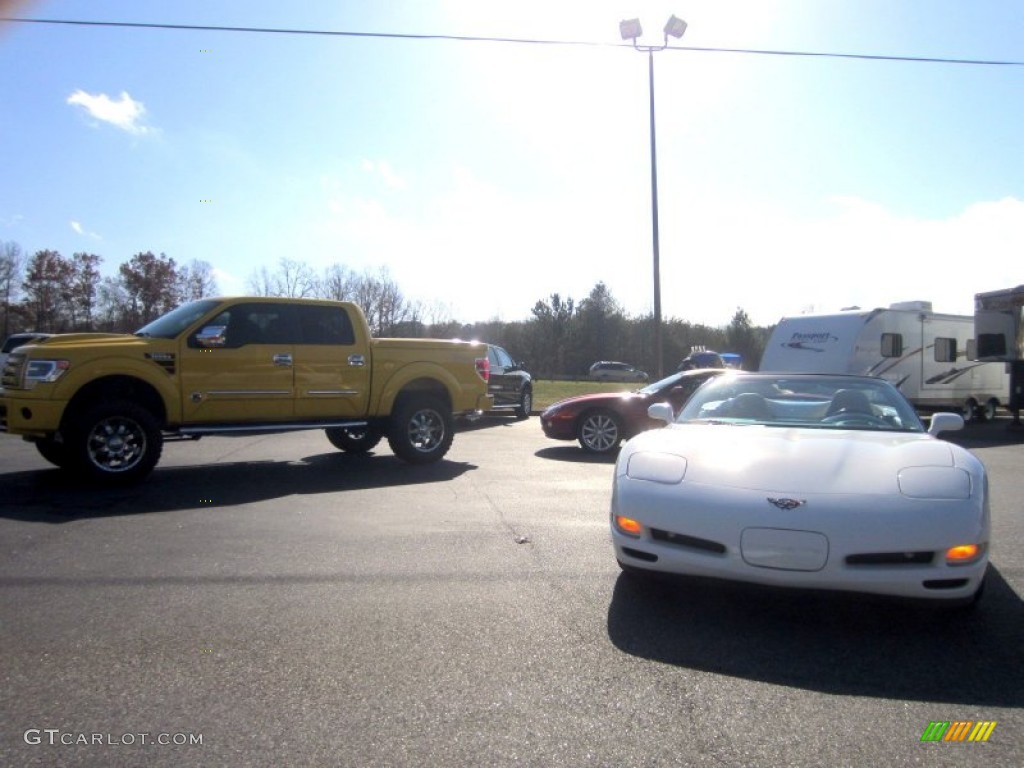 2001 Corvette Convertible - Speedway White / Light Oak photo #34