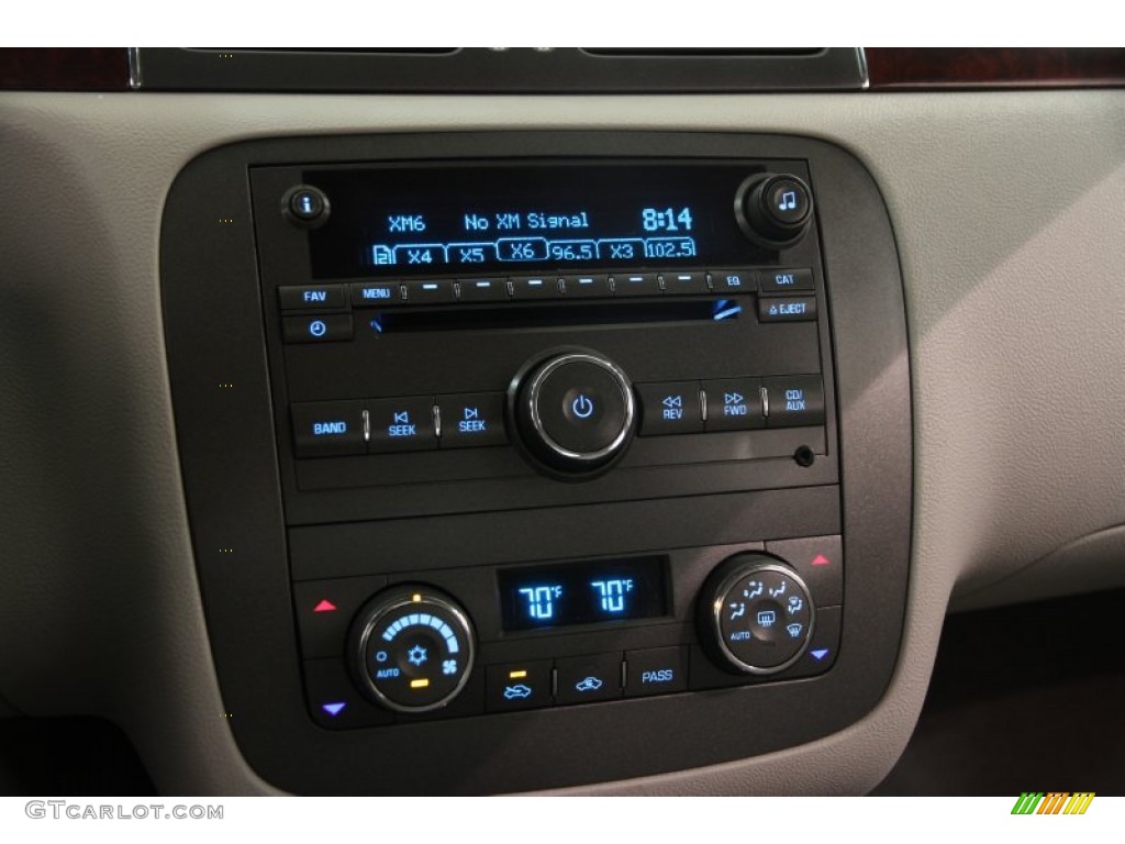 2009 Buick Lucerne CXL Controls Photo #99413564