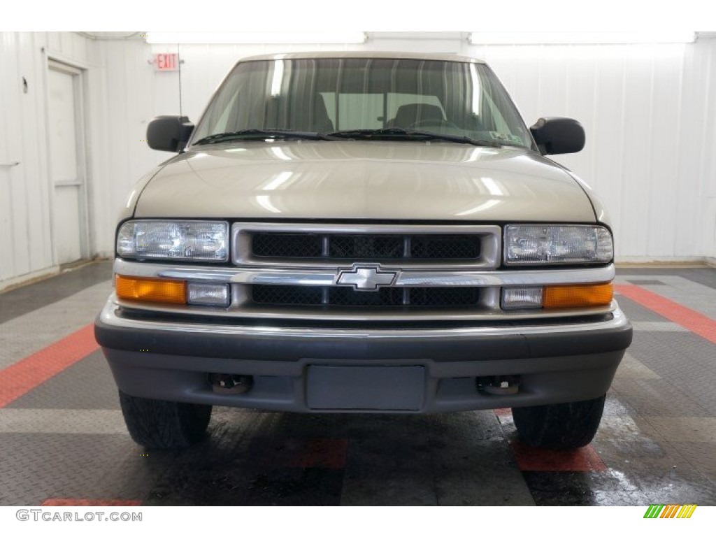 2002 S10 LS Crew Cab 4x4 - Sandalwood Metallic / Graphite photo #4