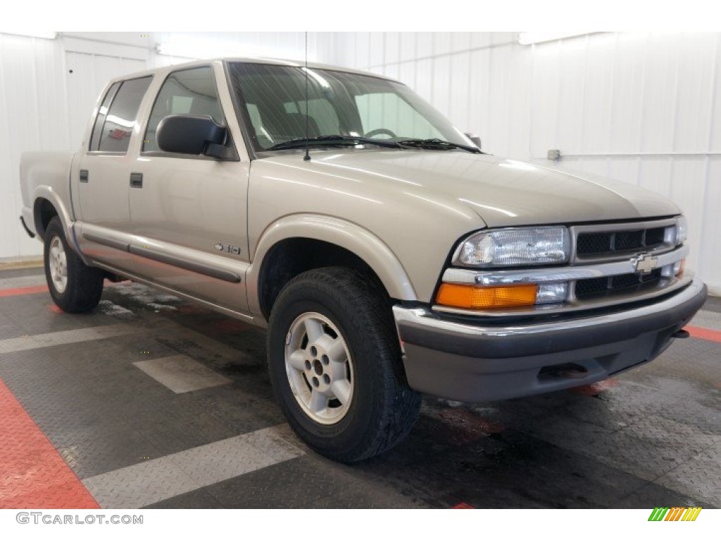 2002 S10 LS Crew Cab 4x4 - Sandalwood Metallic / Graphite photo #5