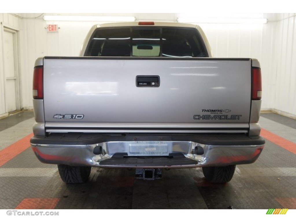 2002 S10 LS Crew Cab 4x4 - Sandalwood Metallic / Graphite photo #9