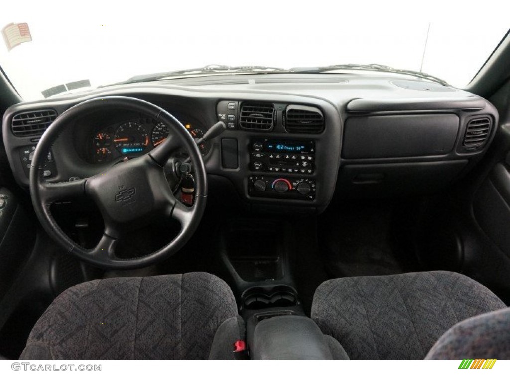 2002 S10 LS Crew Cab 4x4 - Sandalwood Metallic / Graphite photo #22