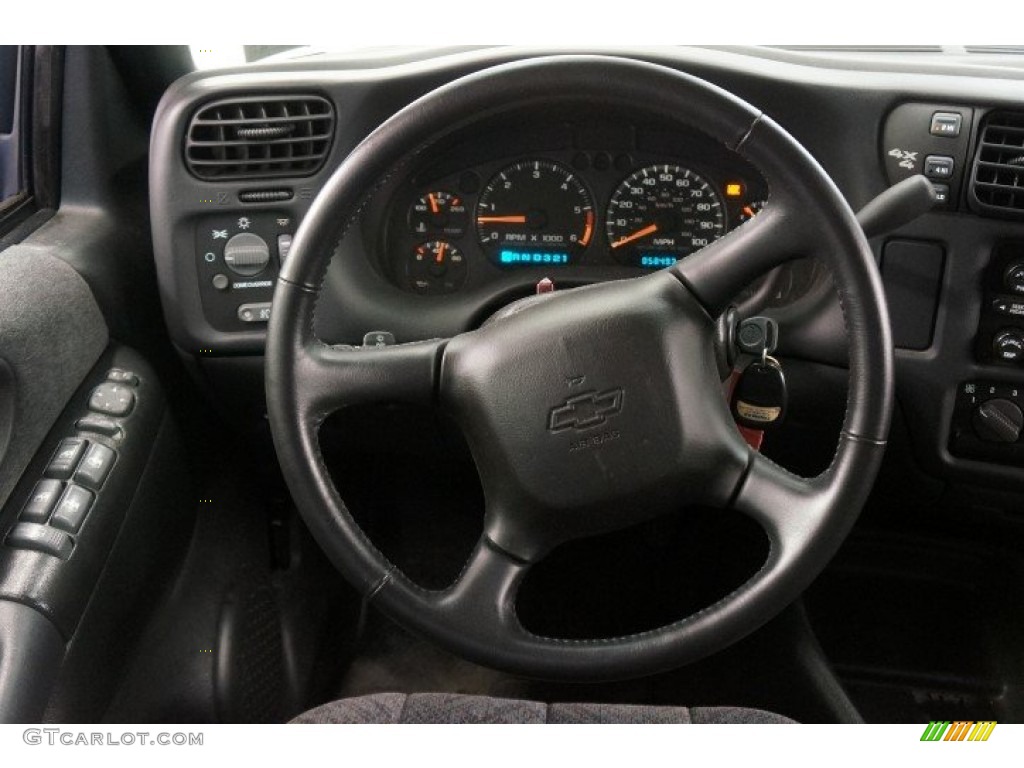 2002 S10 LS Crew Cab 4x4 - Sandalwood Metallic / Graphite photo #23