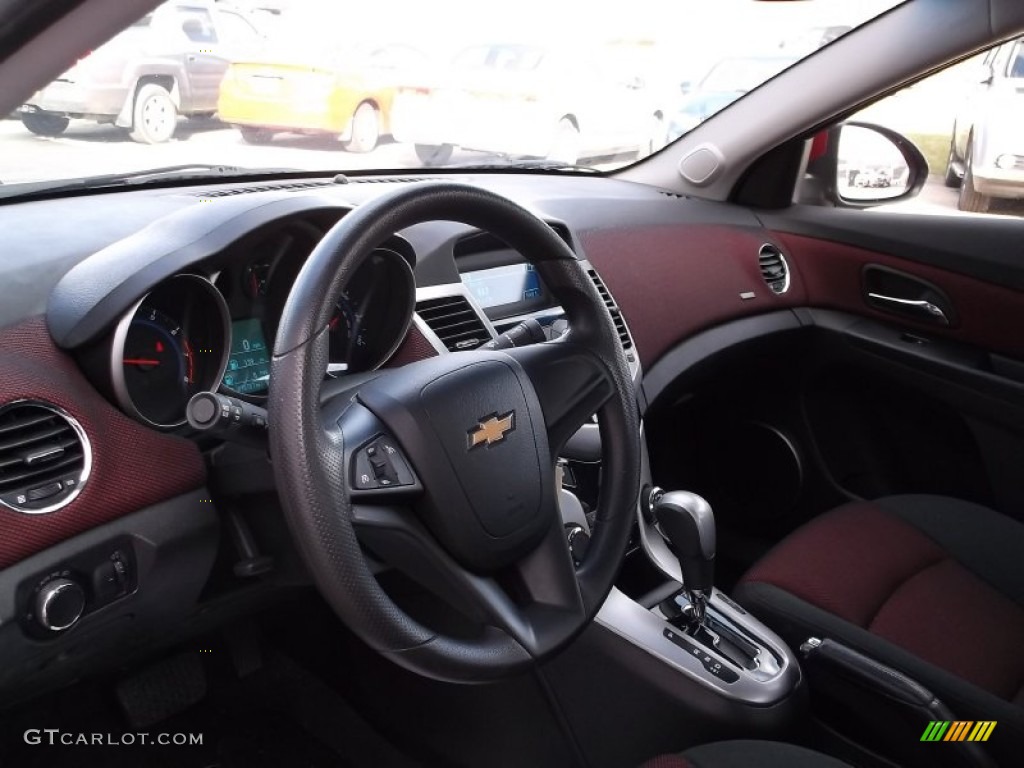 2012 Cruze LT - Crystal Red Metallic / Jet Black/Sport Red photo #10