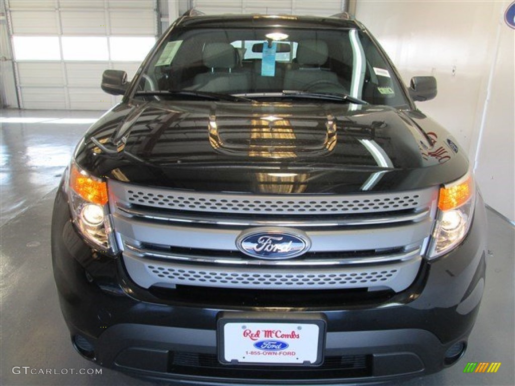 2015 Explorer FWD - Tuxedo Black / Medium Light Stone photo #2