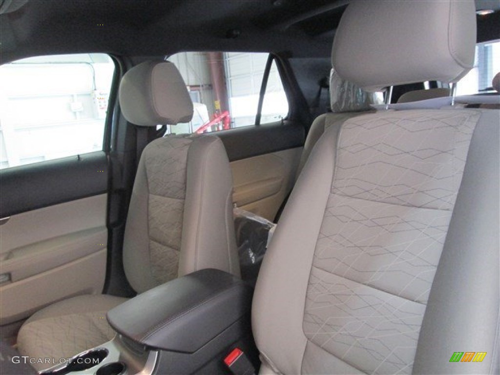 2015 Explorer FWD - Tuxedo Black / Medium Light Stone photo #8