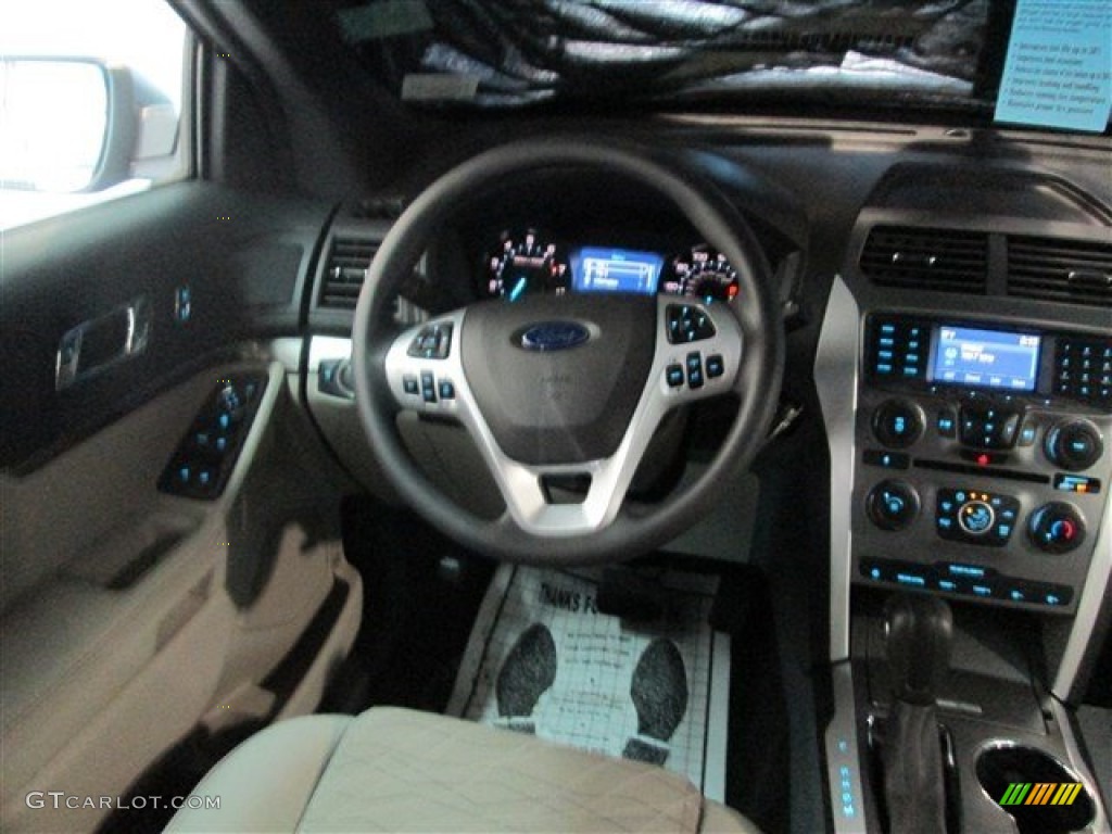 2015 Explorer FWD - Tuxedo Black / Medium Light Stone photo #9