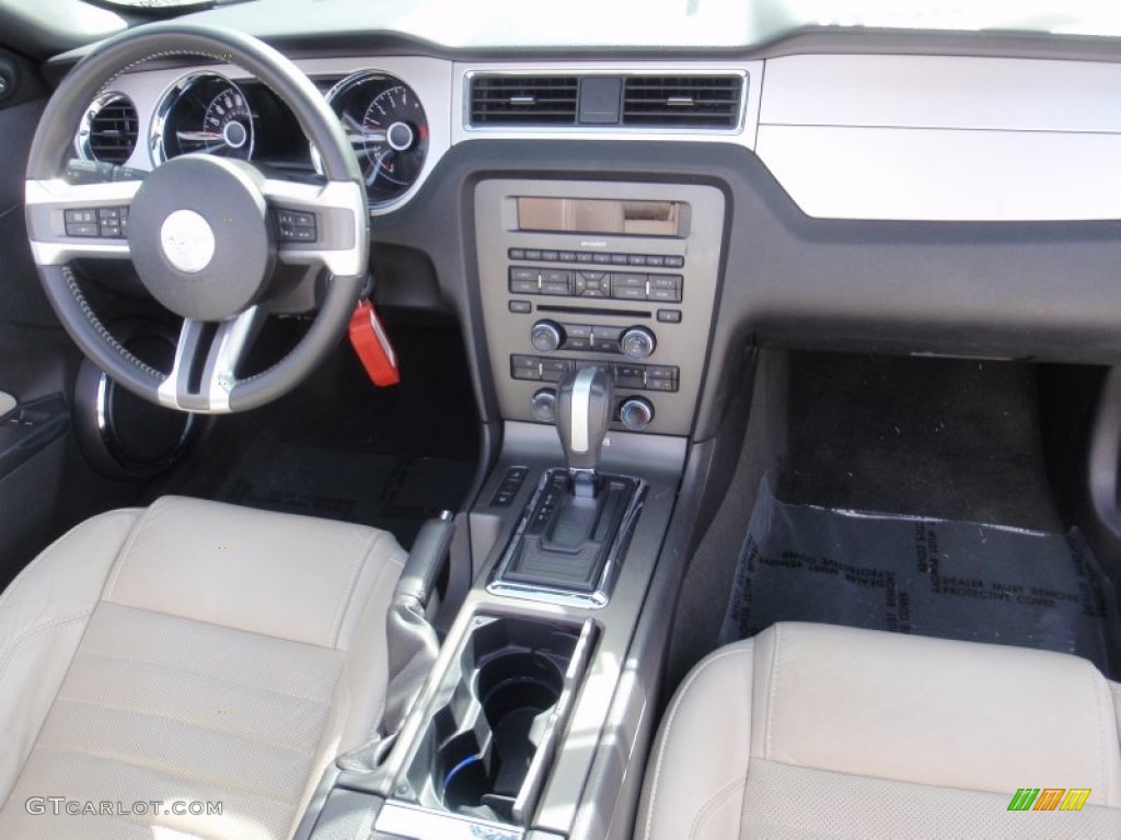 2014 Ford Mustang V6 Premium Convertible Medium Stone Dashboard Photo #99441309