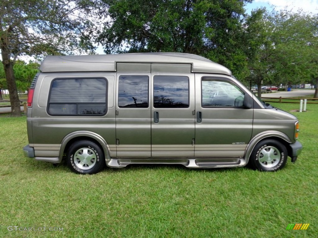 2000 Express G1500 Passenger Conversion Van - Medium Bronzemist Metallic / Neutral photo #18