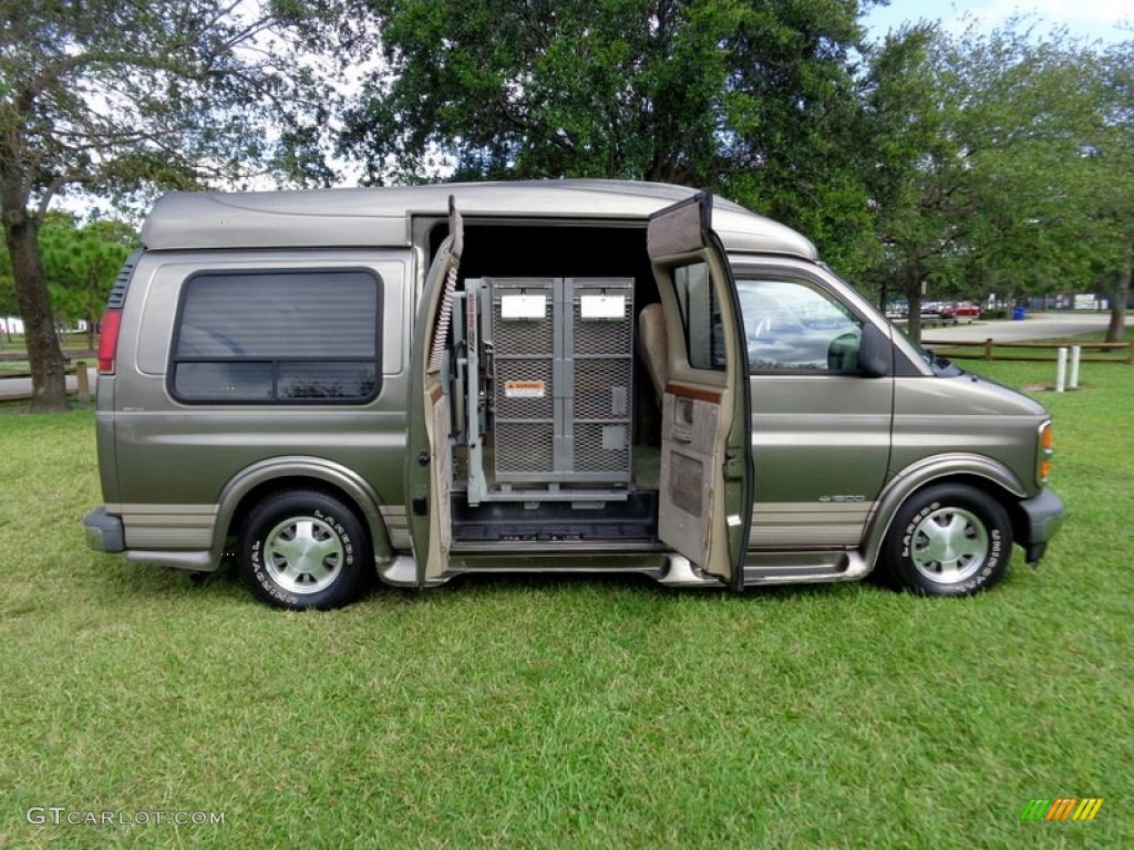 2000 Express G1500 Passenger Conversion Van - Medium Bronzemist Metallic / Neutral photo #39